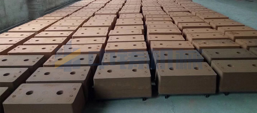 自動(dòng)造型機(jī)使用紅砂來(lái)造型，做出來(lái)的產(chǎn)品也是非常美觀的