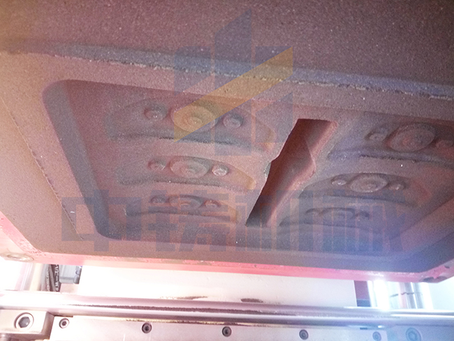 全自動(dòng)造型機(jī).jpg 全自動(dòng)造型機(jī).jpg