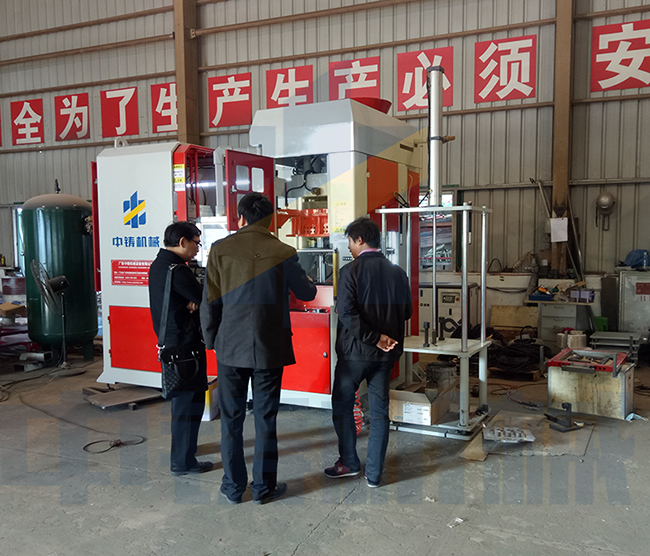 全自動(dòng)造型機(jī).jpg 全自動(dòng)造型機(jī).jpg