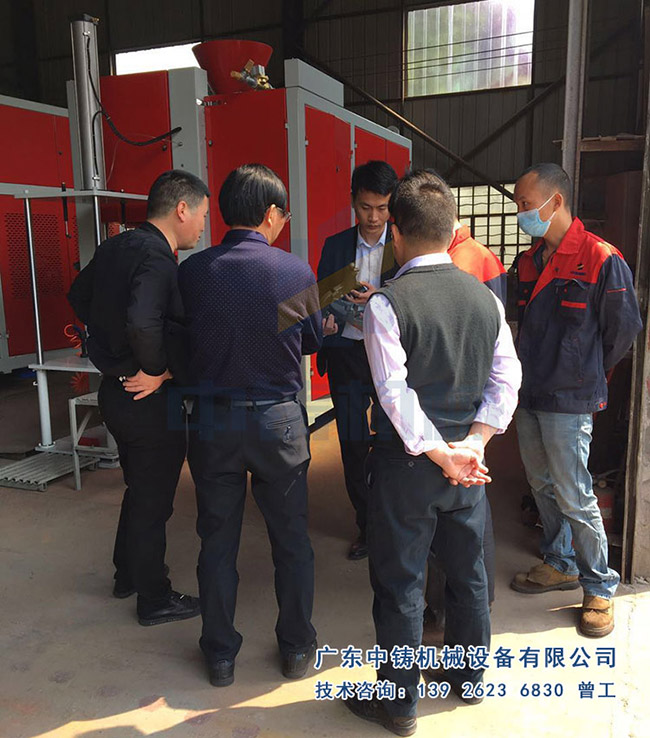 全自動造型機.jpg 全自動造型機.jpg