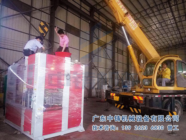 全自動造型機.jpg 全自動造型機.jpg