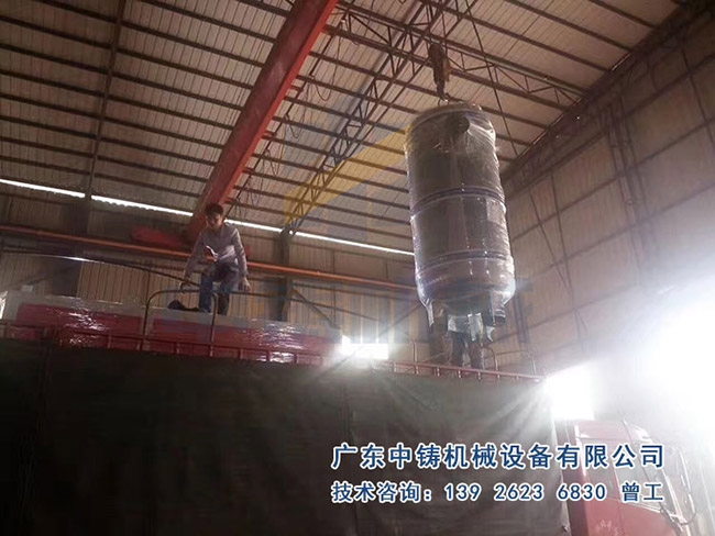 全自動造型機.jpg 全自動造型機.jpg