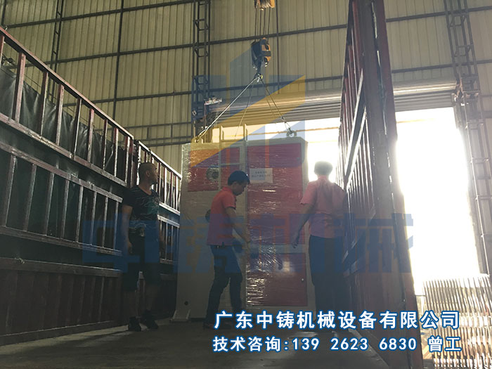 全自動水平造型機.jpg 全自動水平造型機.jpg