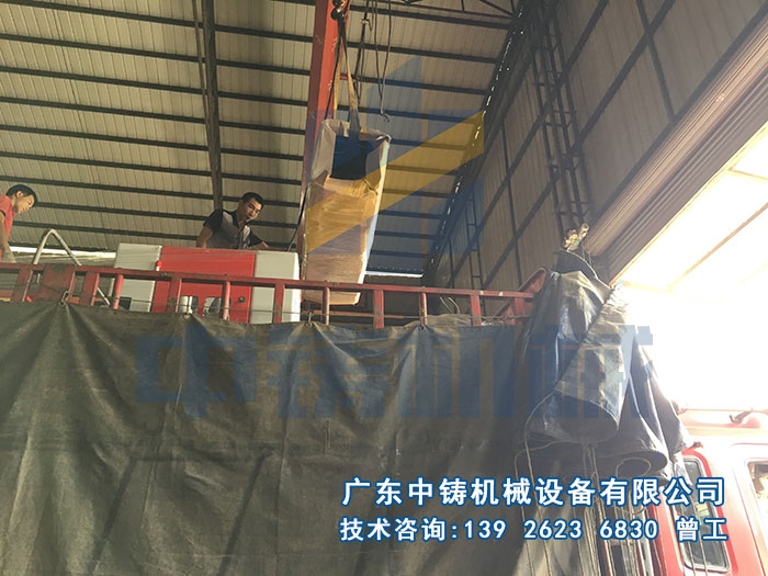 全自動造型機.jpg 全自動造型機.jpg